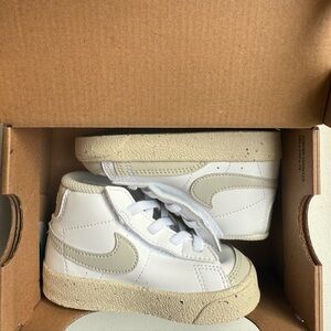 Nike Blazer Mid 6c Toddler White and Cream Sneakers